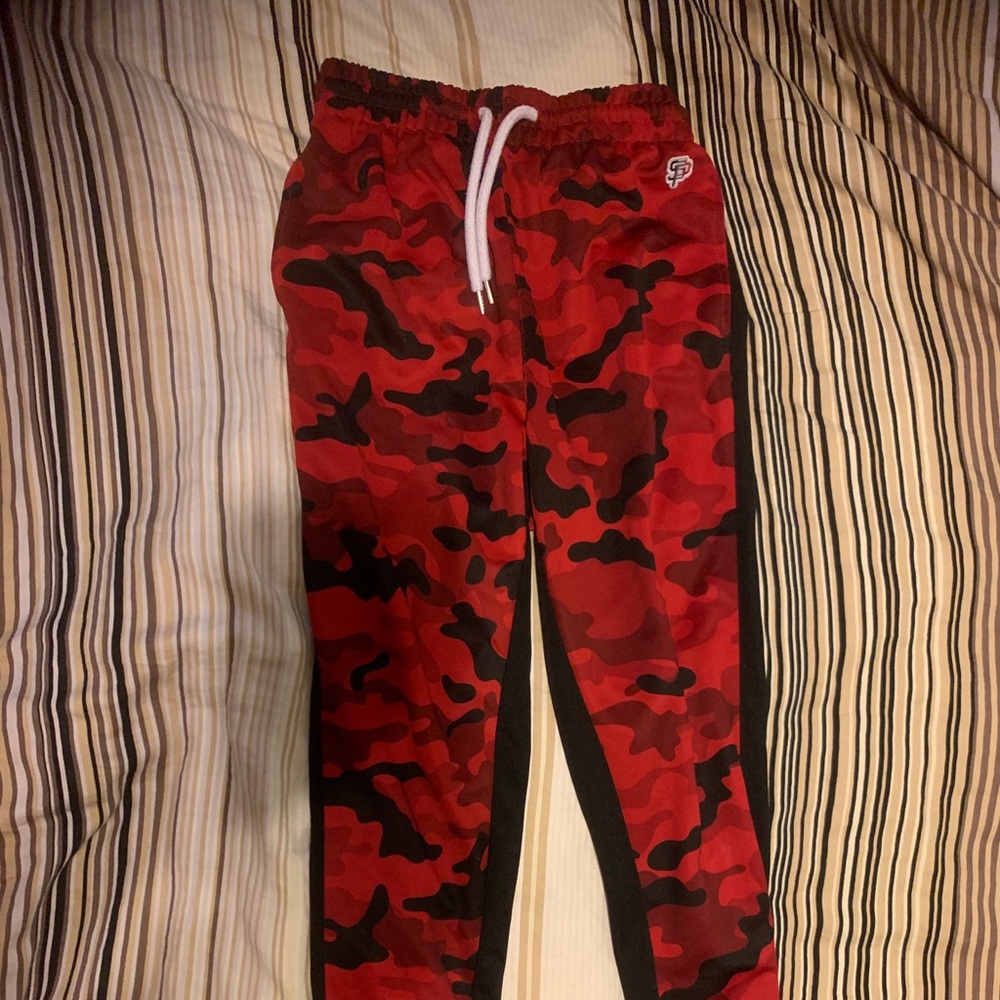 Red camo south pole joggers